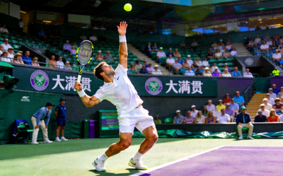 网球运动员发球动作 - 大满贯比赛